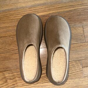 Fur-lined platform clogs NEVER WORN
